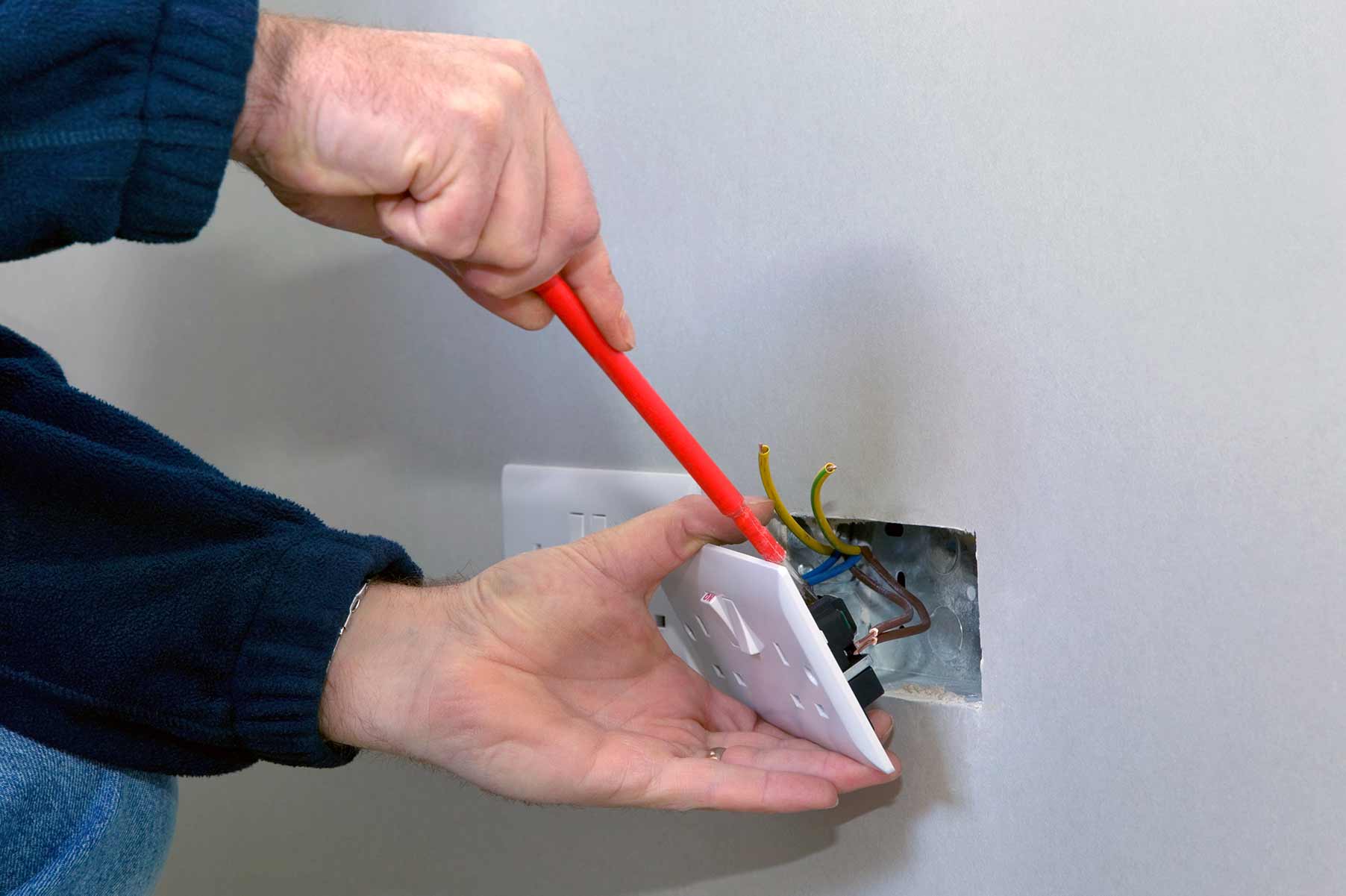 Our electricians can install plug sockets for domestic and commercial proeprties in Stockton On Tees and the local area. 